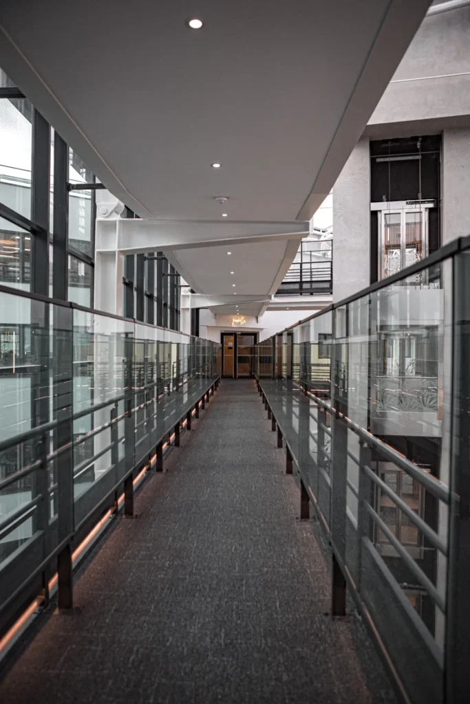 GlassRailings-Vertical-01