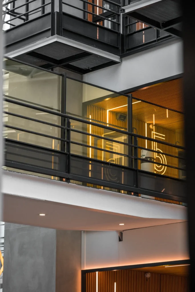 GlassRailings-Vertical-02