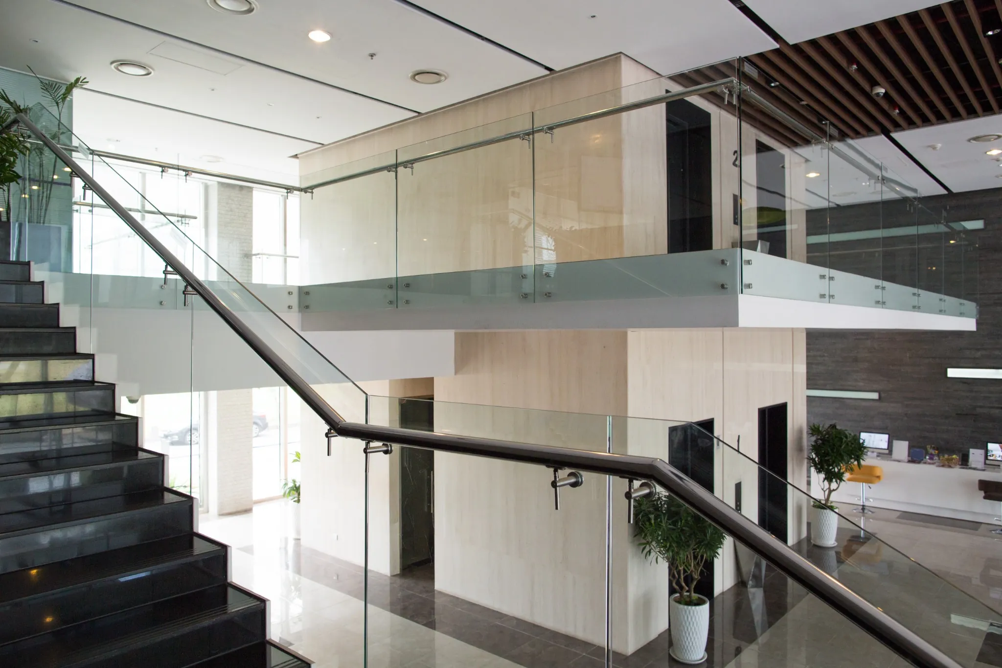 Modern Glass Partition Systems_horizontal6